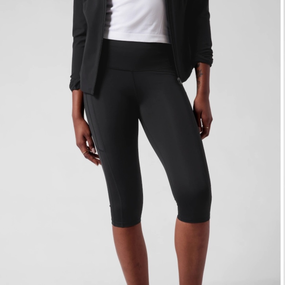 Athleta Ultimate Stash Pocket Crop Leggings in black s